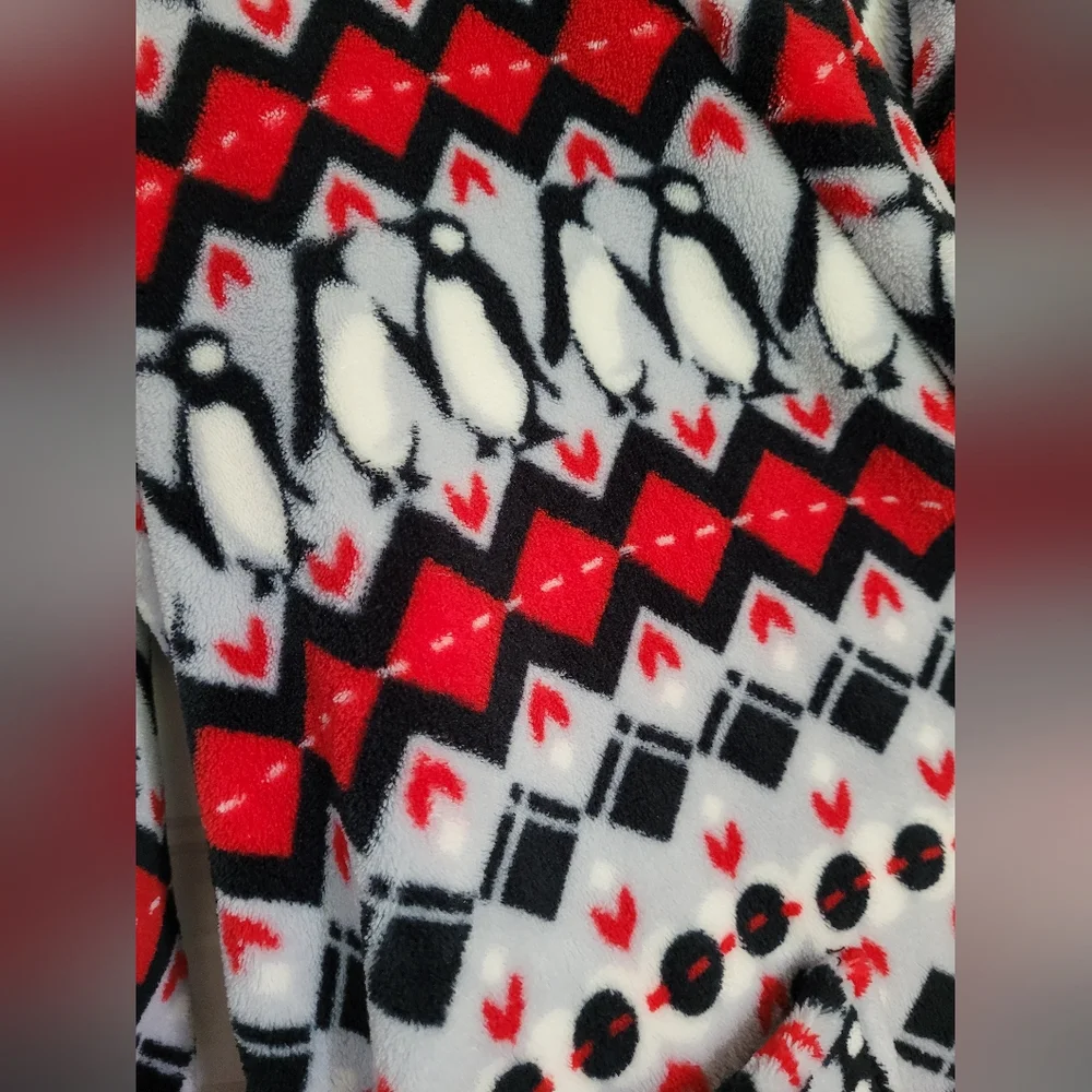 Vera Bradley Red and Black Penguin Plush Hooded Robe, Size Small/Medium, S/M